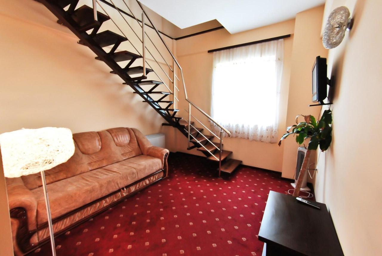 Hotel Magic Gt Trivale Piteşti Exterior foto