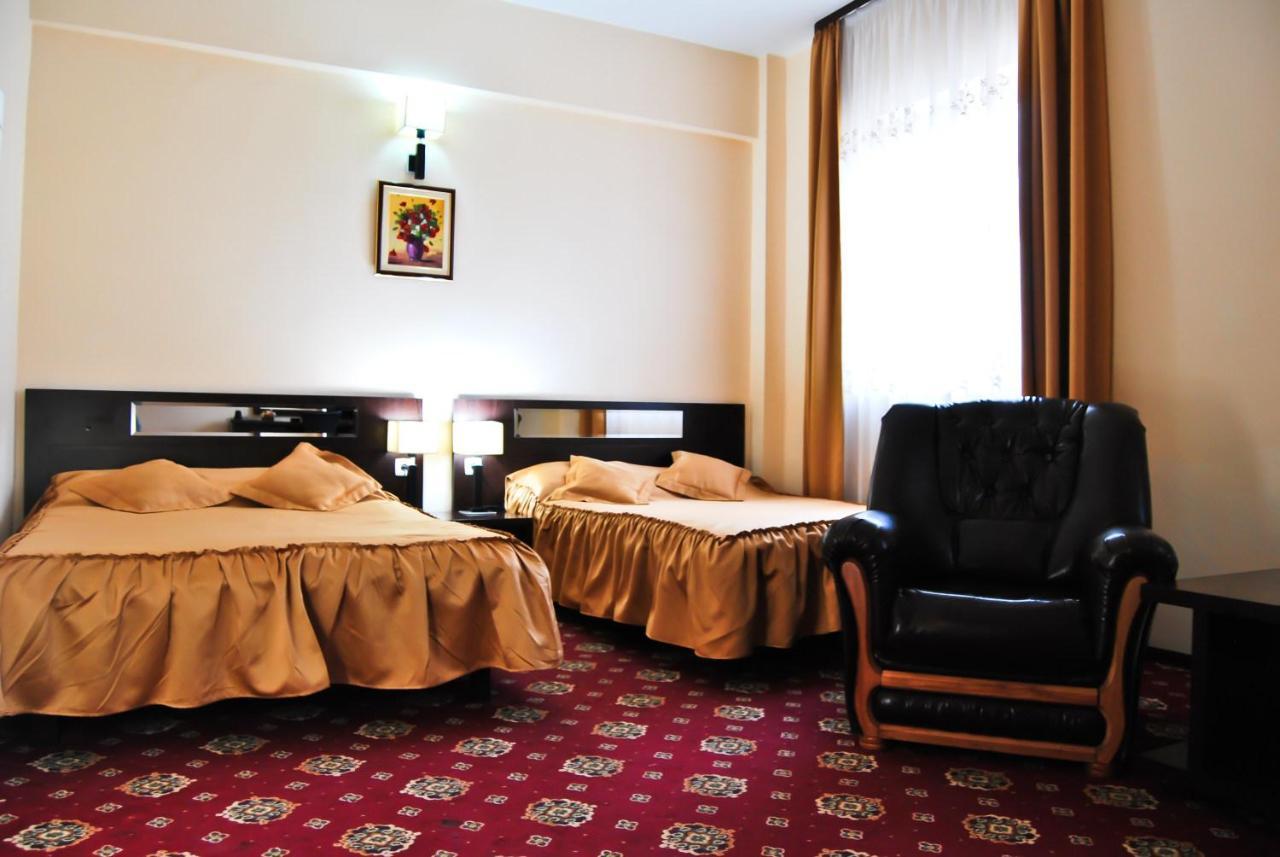 Hotel Magic Gt Trivale Piteşti Exterior foto