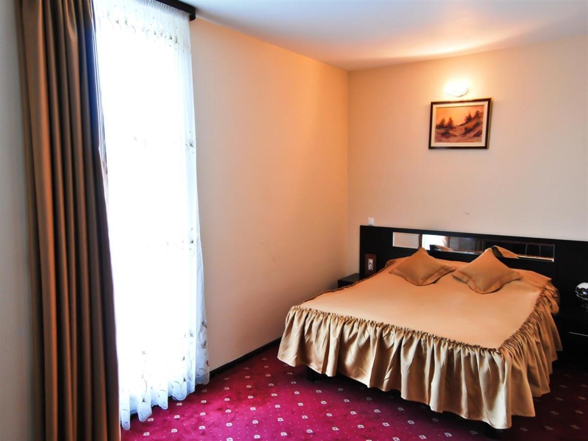 Hotel Magic Gt Trivale Piteşti Exterior foto