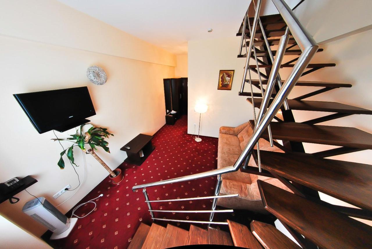Hotel Magic Gt Trivale Piteşti Exterior foto