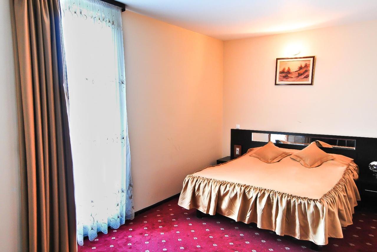 Hotel Magic Gt Trivale Piteşti Exterior foto