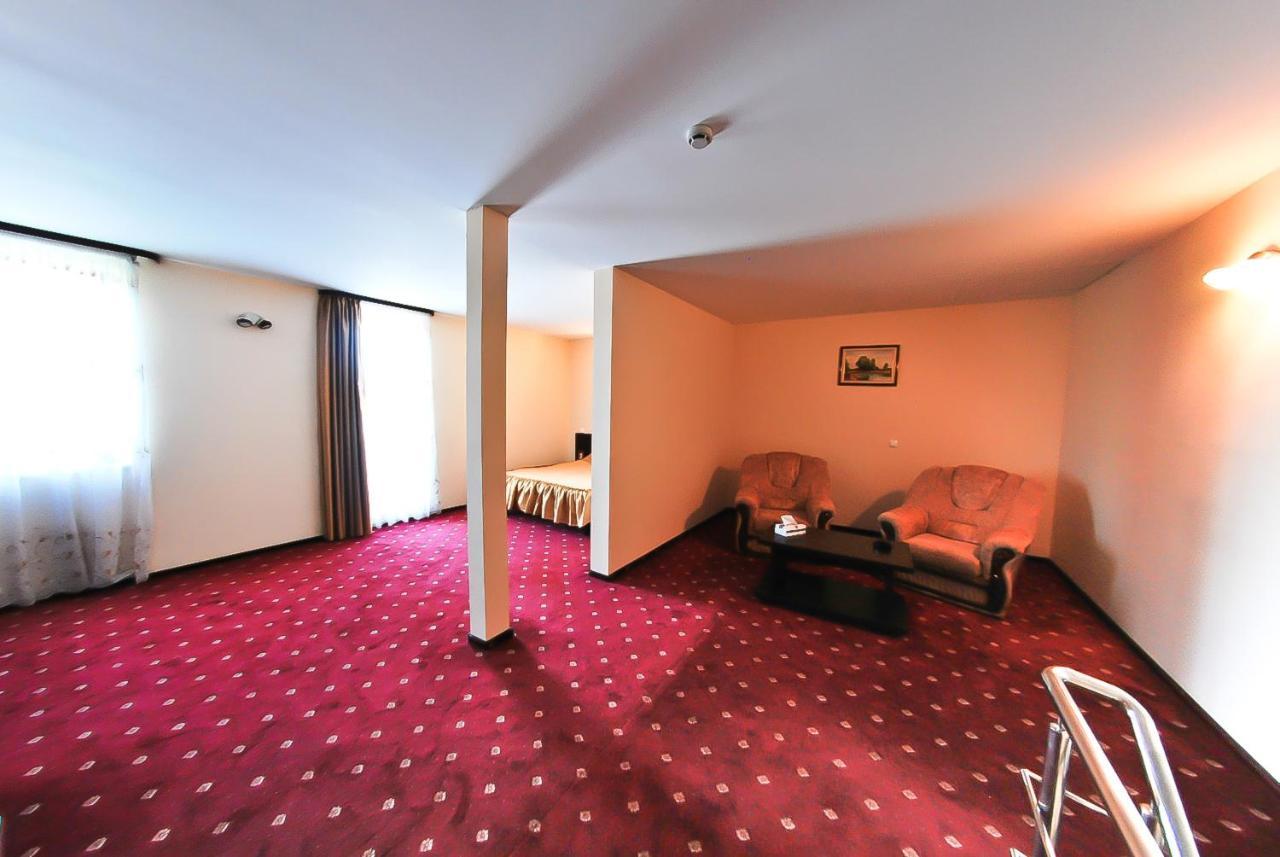 Hotel Magic Gt Trivale Piteşti Exterior foto