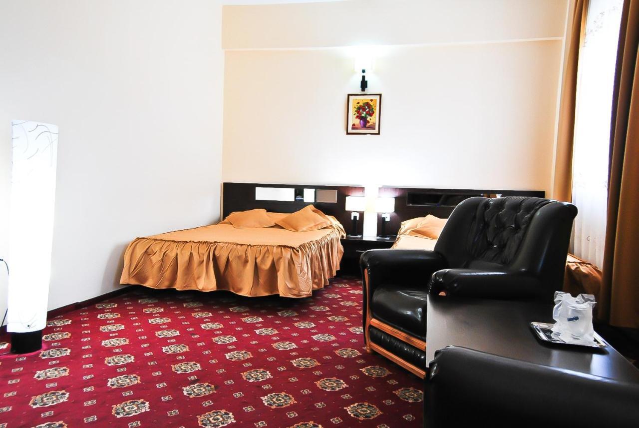 Hotel Magic Gt Trivale Piteşti Exterior foto