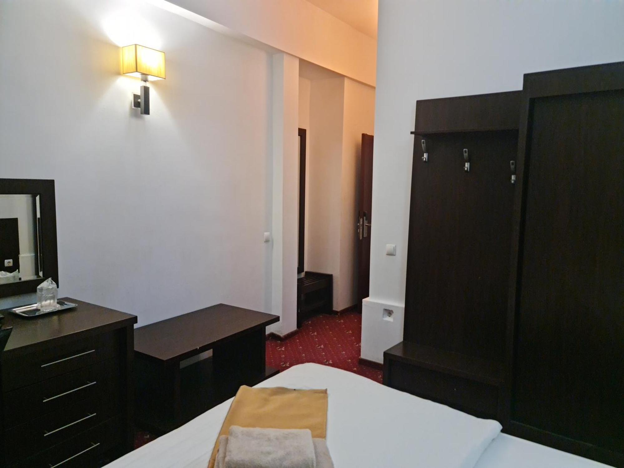 Hotel Magic Gt Trivale Piteşti Exterior foto
