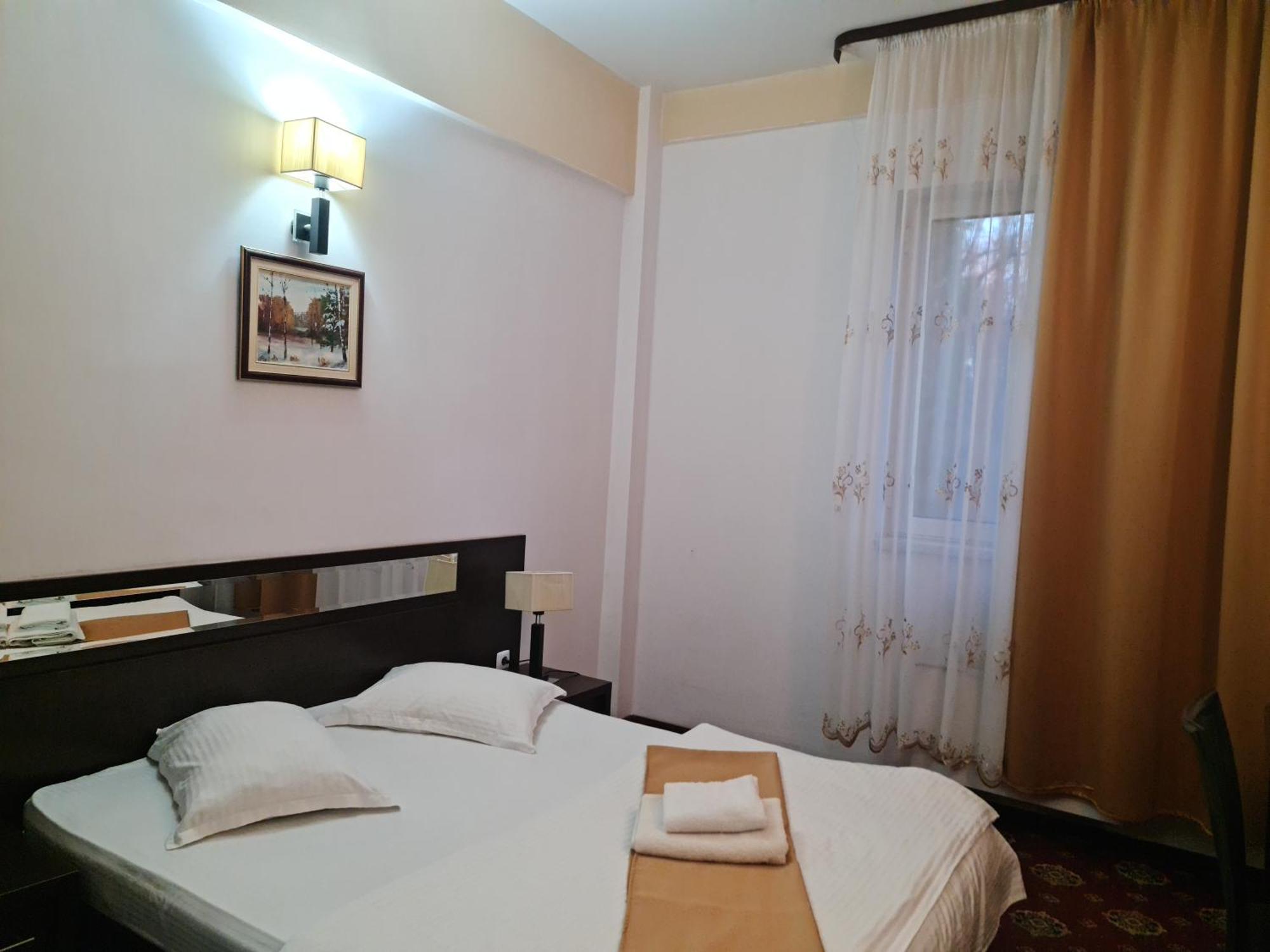 Hotel Magic Gt Trivale Piteşti Exterior foto