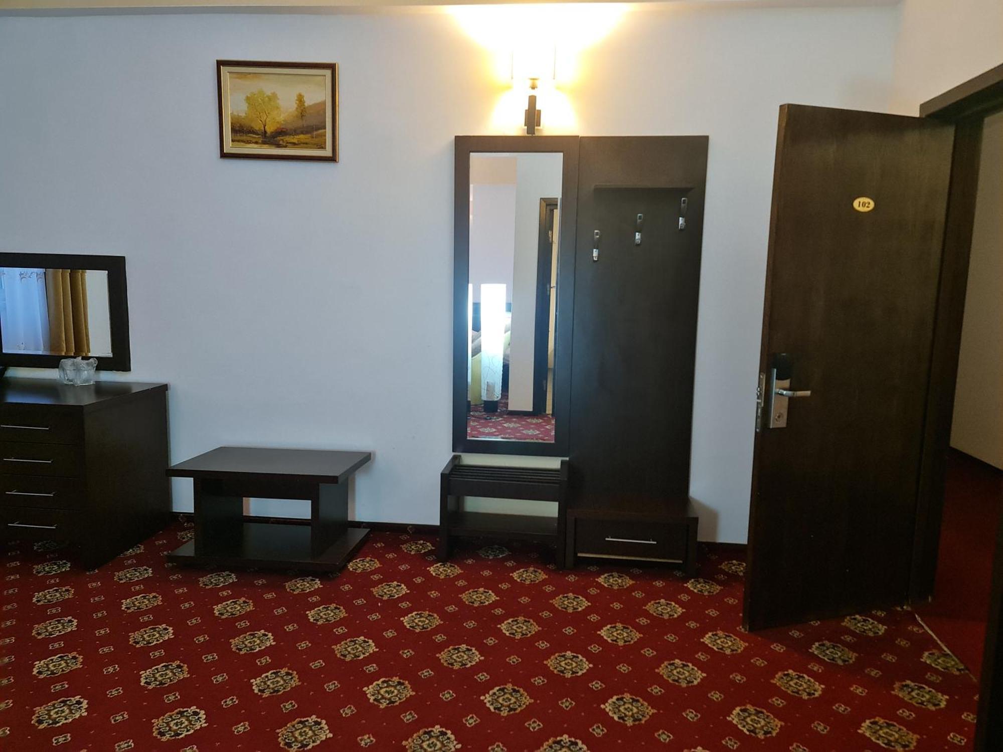Hotel Magic Gt Trivale Piteşti Exterior foto