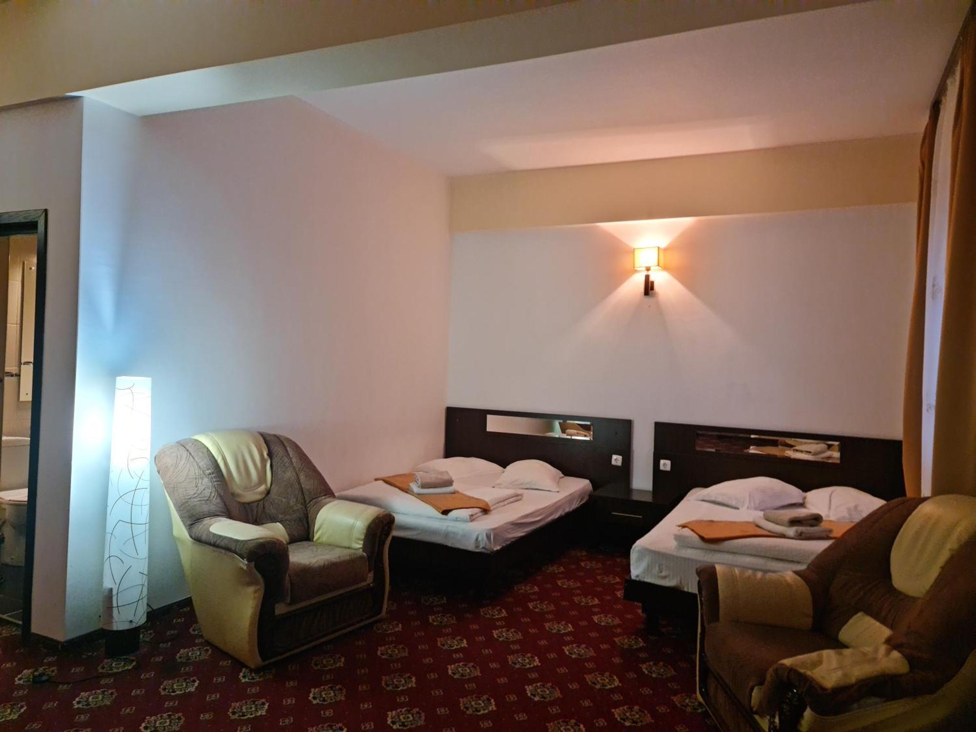 Hotel Magic Gt Trivale Piteşti Exterior foto