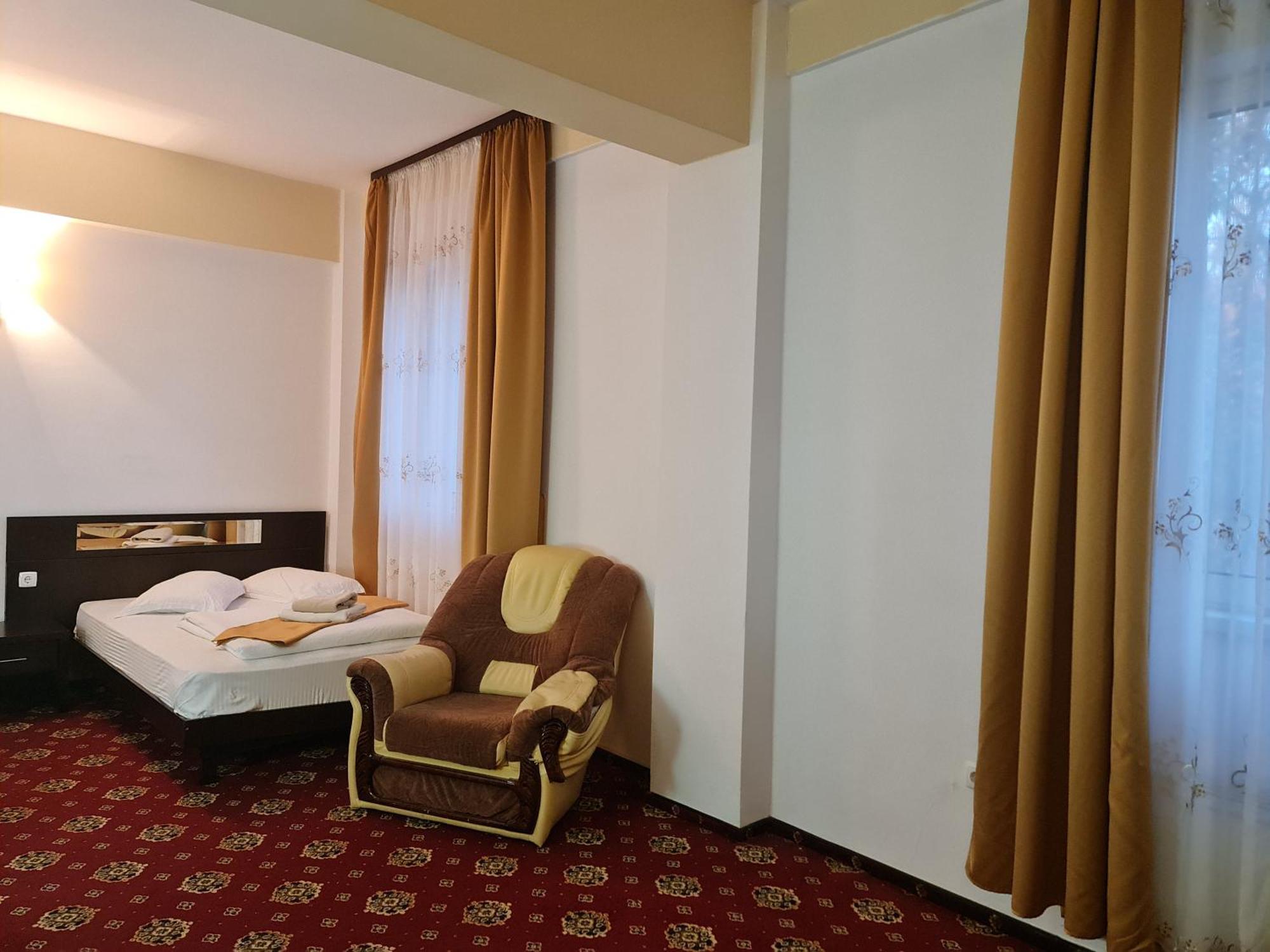 Hotel Magic Gt Trivale Piteşti Exterior foto
