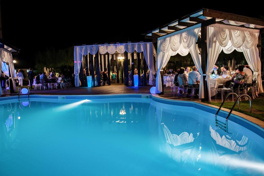Hotel Magic Gt Trivale Piteşti Exterior foto