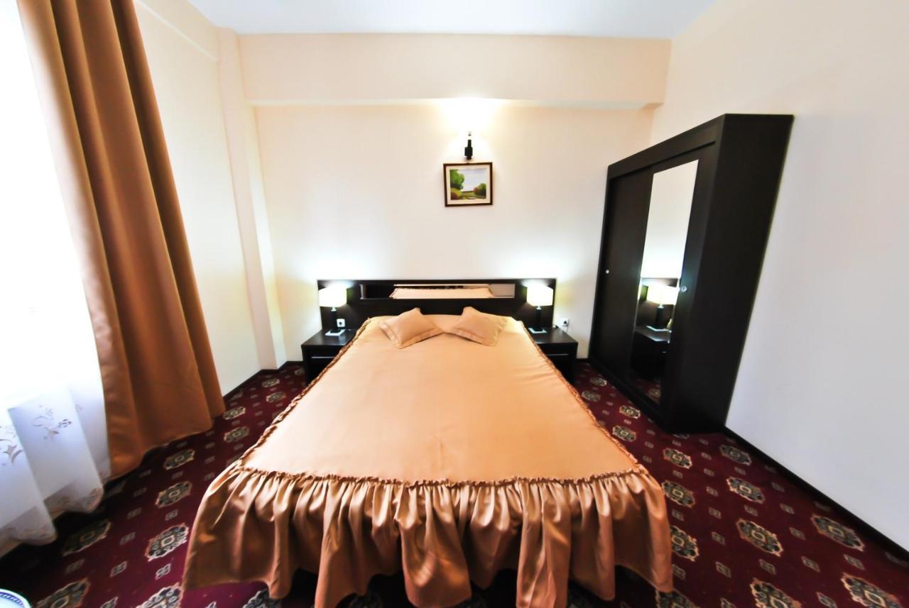 Hotel Magic Gt Trivale Piteşti Exterior foto